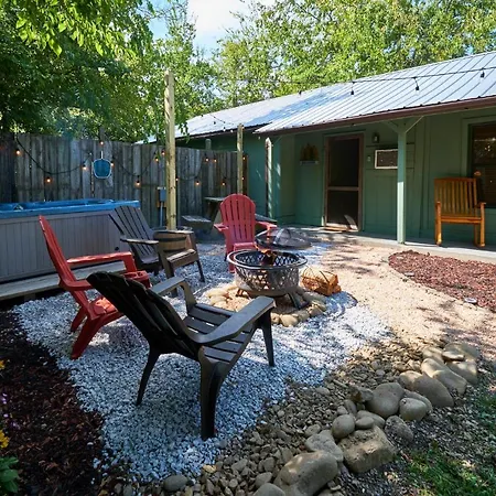 Steps From Downtown Pigeon Forge Parkway + Private Hottub And Firepit - Wifi - Firefly Bungalows Exterior photo