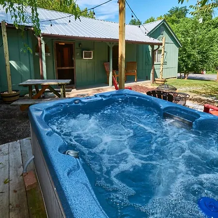 Steps From Downtown Pigeon Forge Parkway + Private Hottub And Firepit - Wifi - Firefly Bungalows Exterior photo