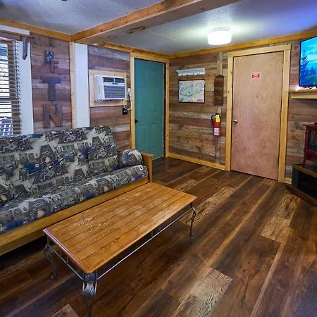 Steps From Downtown Pigeon Forge Parkway + Private Hottub And Firepit - Wifi - Firefly Bungalows Exterior photo