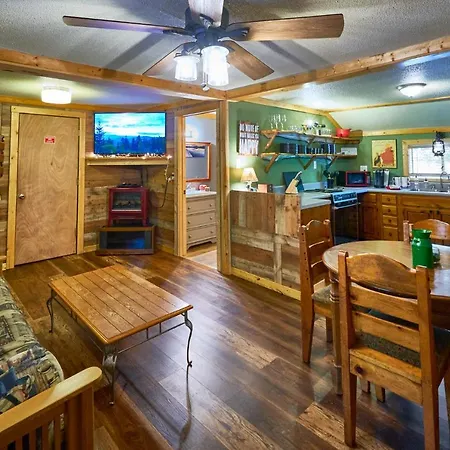 Steps From Downtown Pigeon Forge Parkway + Private Hottub And Firepit - Wifi - Firefly Bungalows Exterior photo