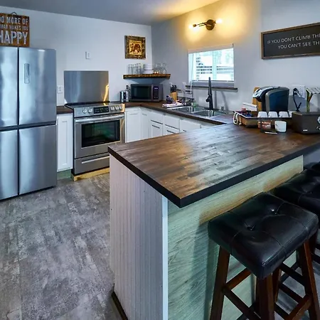 Steps From Downtown Pigeon Forge Parkway + Private Hottub And Firepit - Wifi - Firefly Bungalows Exterior photo