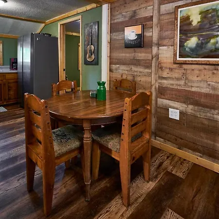 Steps From Downtown Pigeon Forge Parkway + Private Hottub And Firepit - Wifi - Firefly Bungalows Exterior photo