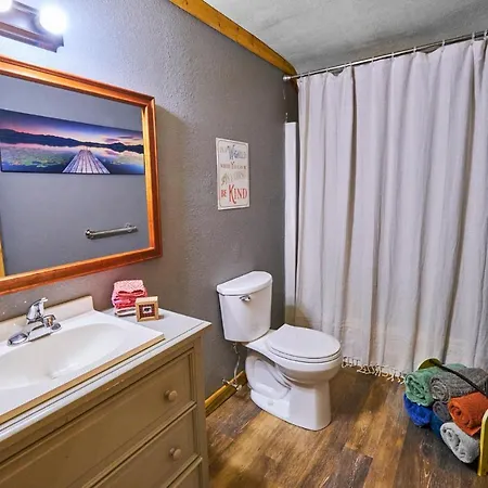 Steps From Downtown Pigeon Forge Parkway + Private Hottub And Firepit - Wifi - Firefly Bungalows Exterior photo