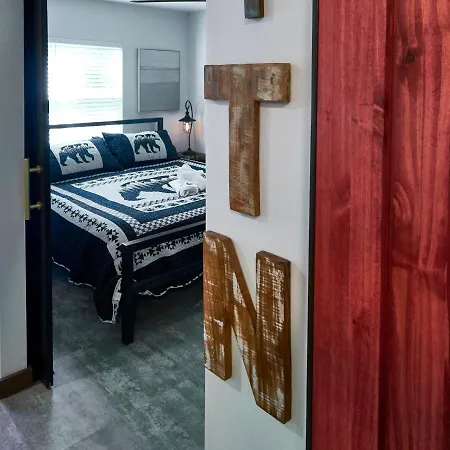 Steps From Downtown Pigeon Forge Parkway + Private Hottub And Firepit - Wifi - Firefly Bungalows Exterior photo