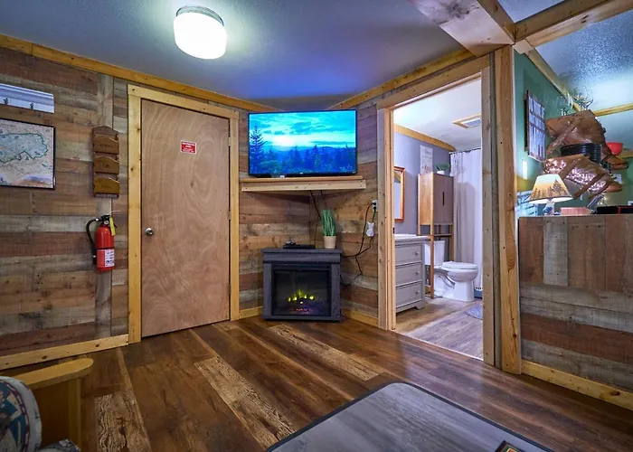 Steps From Downtown Pigeon Forge Parkway + Private Hottub And Firepit - Wifi - Firefly Bungalows