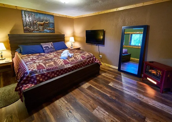 Steps From Downtown Pigeon Forge Parkway + Private Hottub And Firepit - Wifi - Firefly Bungalows